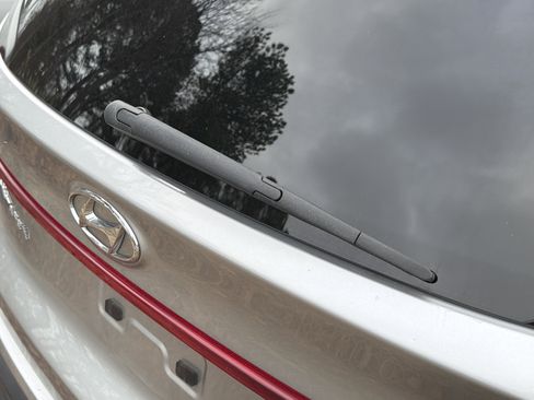 Used 2023 Hyundai Santa Fe SEL w/ Premium Package image 9