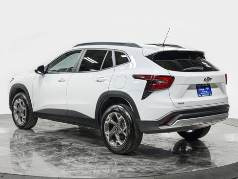 Used 2024 Chevrolet Trax LT FWD image 4