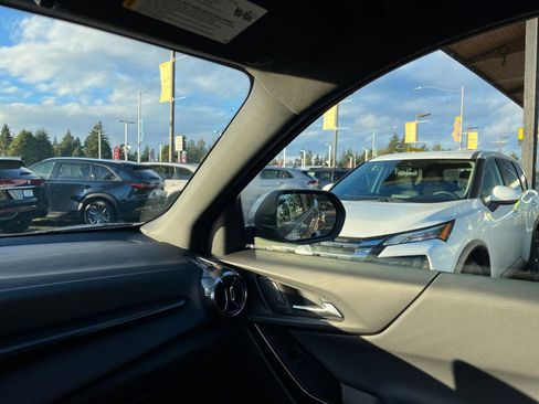 Used 2025 Chevrolet Equinox LT image 35
