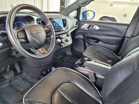 Used 2019 Chrysler Pacifica Limited w/ Advanced Safetytec Group FWD image 11