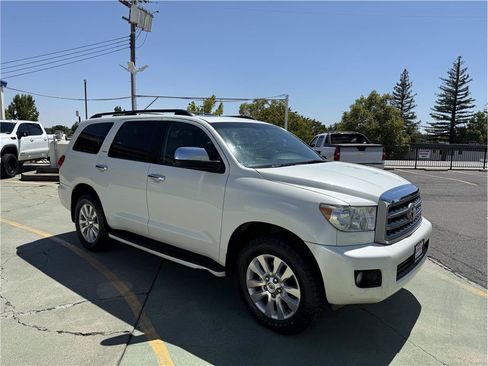 Used 2015 Toyota Sequoia Platinum AWD/4WD image 4