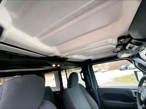 Used 2024 Jeep Wrangler Willys image 22
