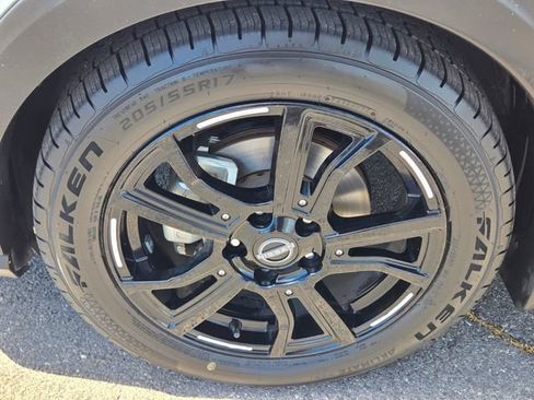 Used 2023 Nissan Kicks SR w/ SR Premium Package FWD image 12