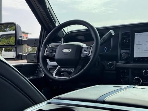 Used 2025 Ford F250 Platinum AWD/4WD image 9