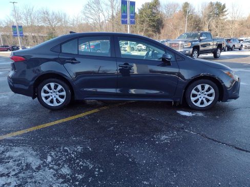 Used 2025 Toyota Corolla LE image 9