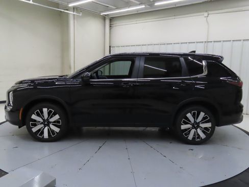 New 2025 Mitsubishi Outlander SE image 6