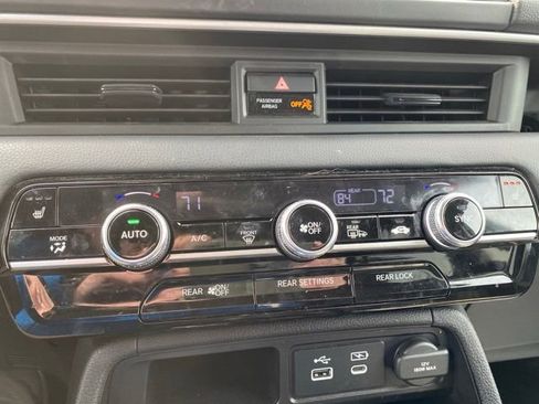 Used 2025 Honda Pilot EX-L image 17
