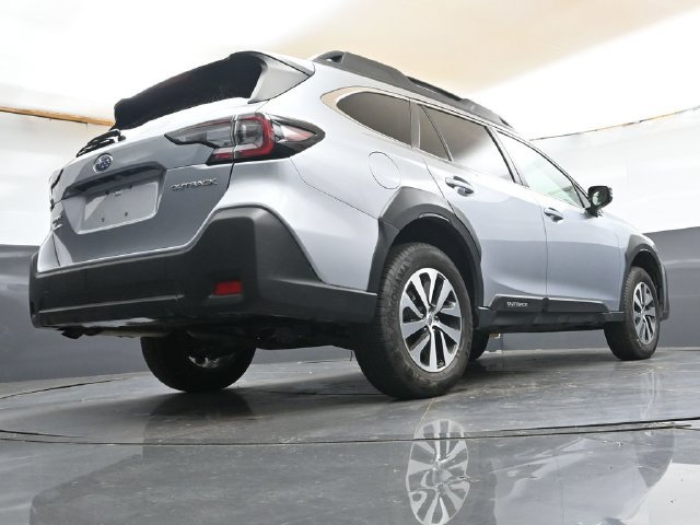 Used 2025 Subaru Outback Premium AWD/4WD image 33