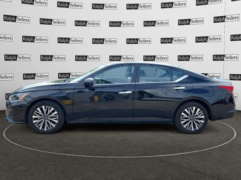 Used 2025 Nissan Altima 2.5 SV FWD image 3