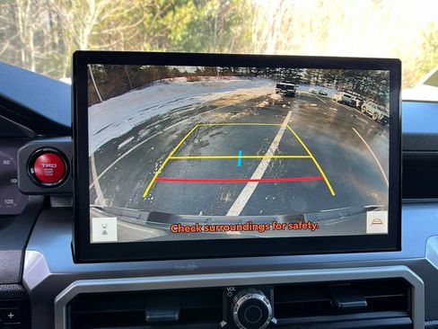 Used 2025 Toyota Tacoma TRD Sport w/ TRD Sport Upgrade Package image 19