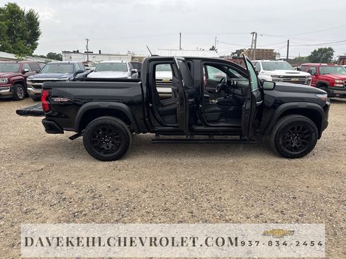 Used 2024 Chevrolet Colorado Trail Boss w/ Technology Package image 32