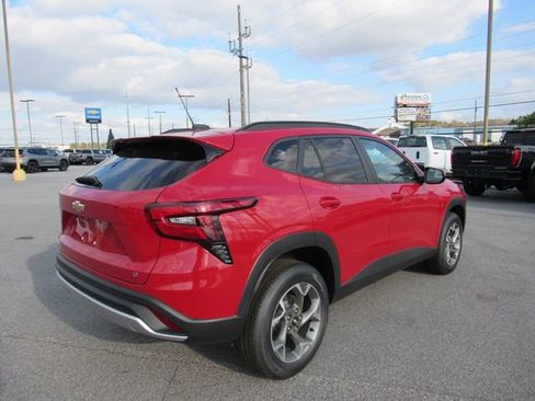 New 2026 Chevrolet Trax LT image 4