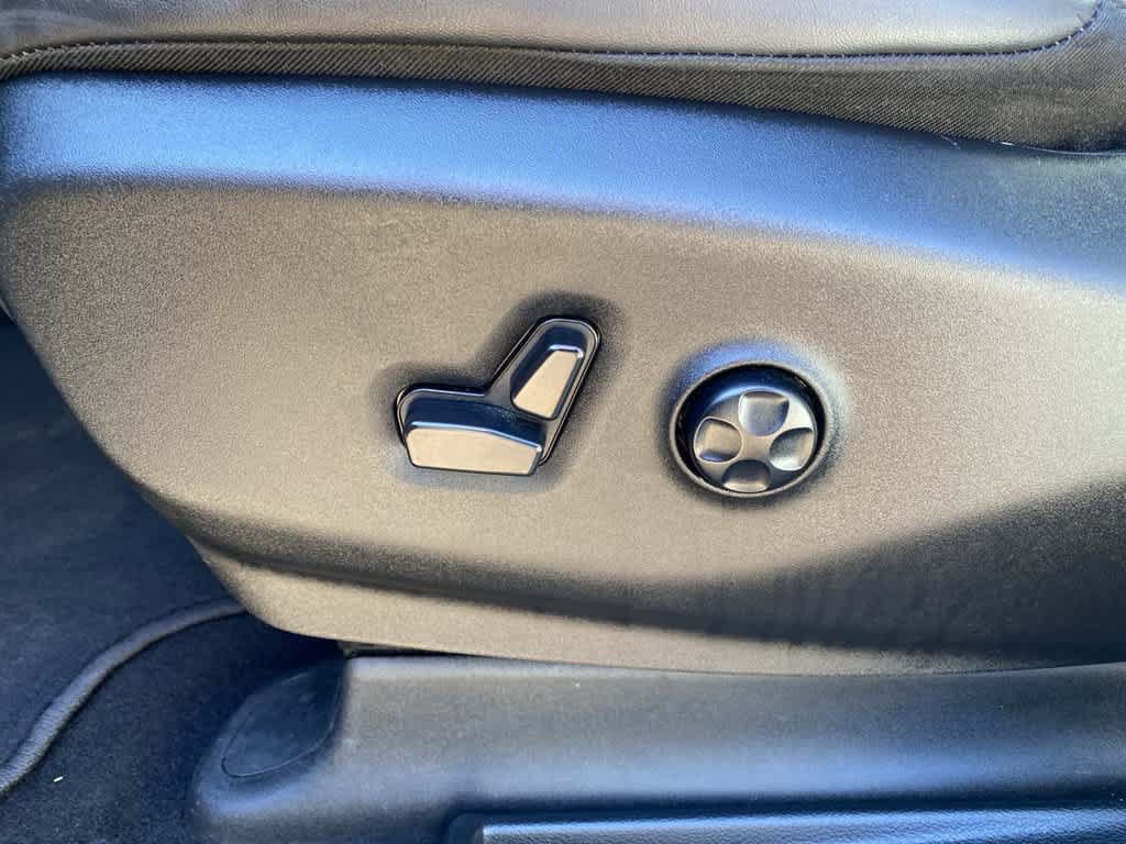 Used 2025 Chrysler Pacifica Select FWD image 13