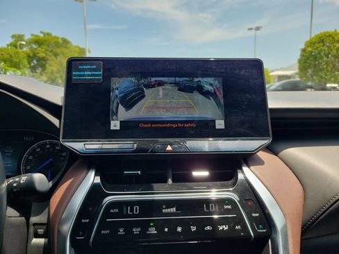 Used 2024 Toyota Venza XLE AWD/4WD image 20