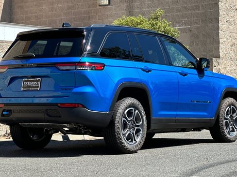 New 2023 Jeep Grand Cherokee Trailhawk w/ Advanced Protech Group II image 3
