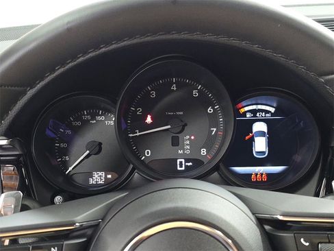 Used 2024 Porsche Macan image 15