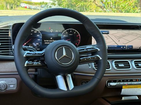 New 2026 Mercedes-Benz GLS 450 4MATIC image 27