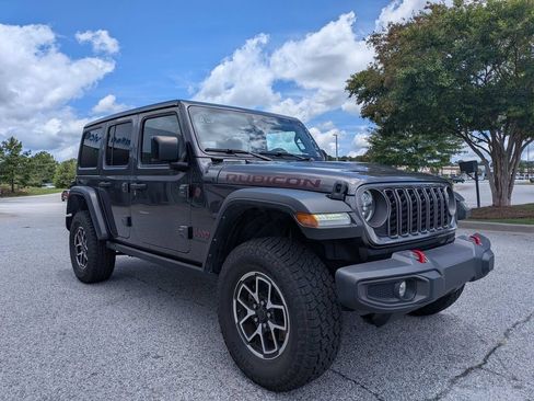 Used 2024 Jeep Wrangler Unlimited Rubicon AWD/4WD image 2