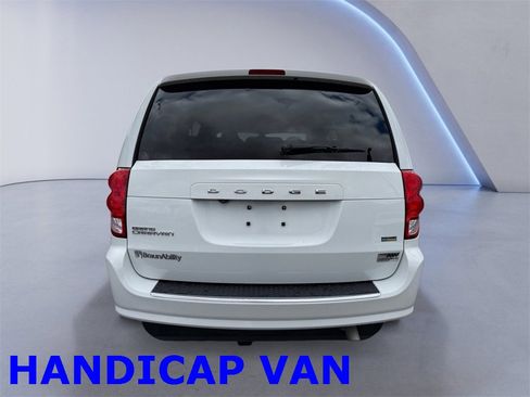 Used 2019 Dodge Grand Caravan SE image 4