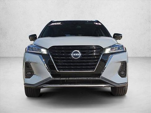 Used 2023 Nissan Kicks SR FWD image 2
