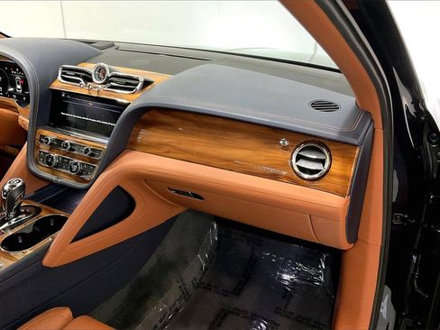 Used 2022 Bentley Bentayga image 13