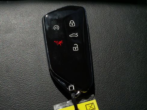 Certified 2024 Volkswagen Atlas Peak Edition SE AWD/4WD image 32