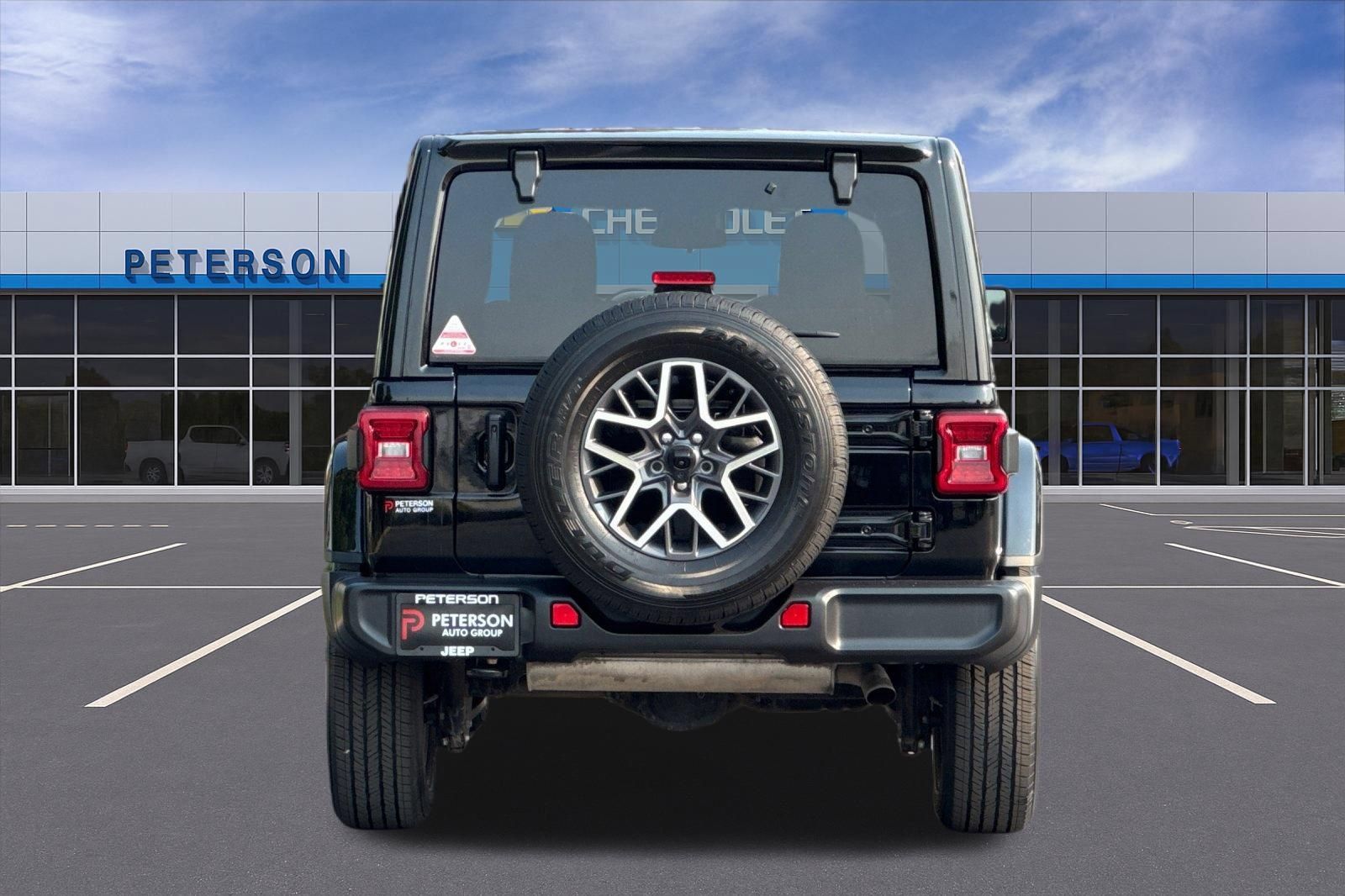 Used 2024 Jeep Wrangler Unlimited Sahara AWD/4WD image 5