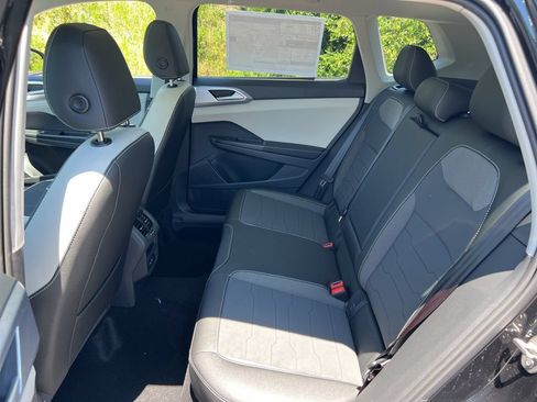 New 2026 Volkswagen Taos SE FWD image 24