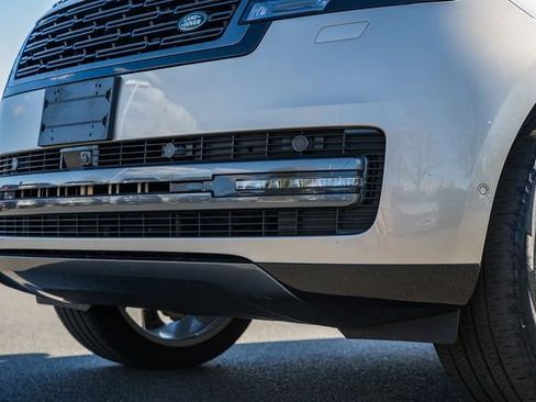 Used 2023 Land Rover Range Rover SE image 17