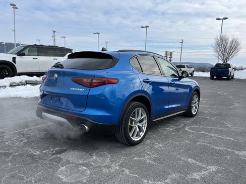 Used 2018 Alfa Romeo Stelvio Ti Sport image 3