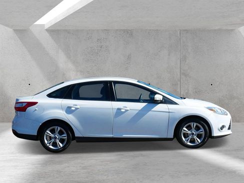 Used 2014 Ford Focus SE w/ SE Winter Package image 2