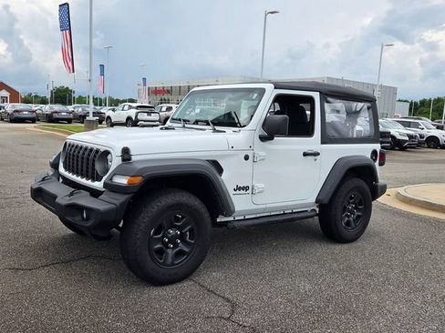 Used 2025 Jeep Wrangler Sport AWD/4WD image 3