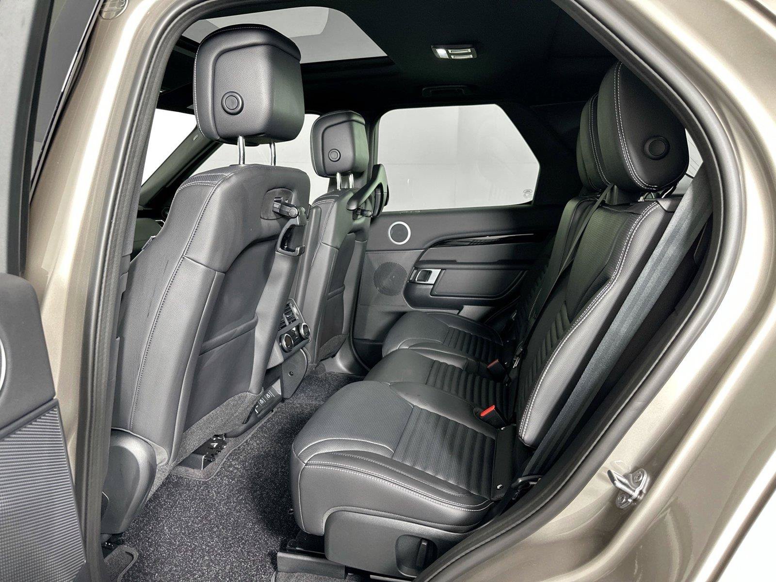 Certified 2025 Land Rover Discovery S AWD/4WD image 15