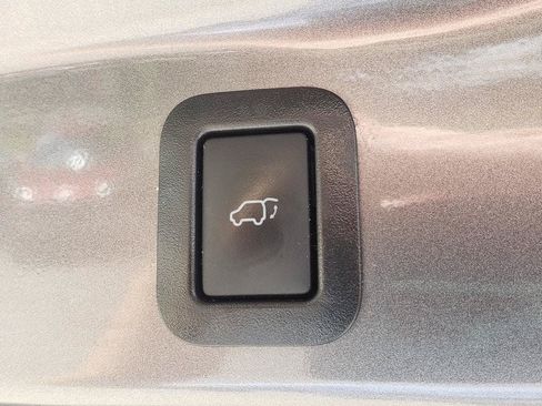 Certified 2019 Toyota Highlander XLE FWD image 8