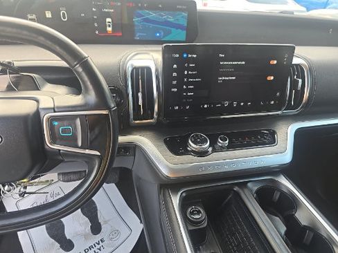 Used 2025 Ford Expedition Max Platinum w/ Driver's Package AWD/4WD image 2