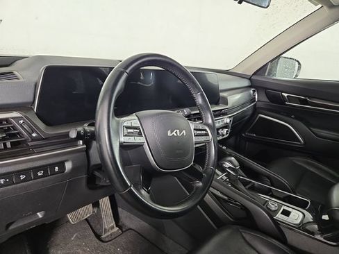 Certified 2025 Kia Telluride S FWD image 13