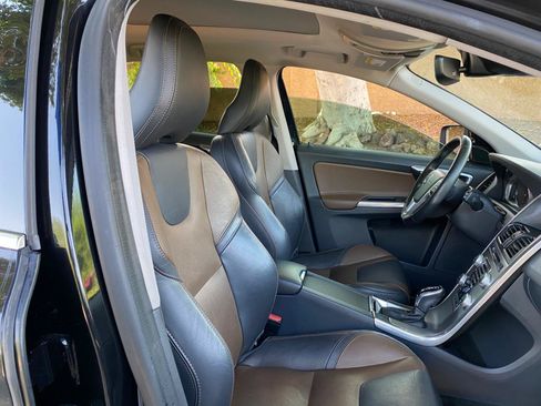 Used 2017 Volvo XC60 T5 Dynamic w/ Preferred Option Package FWD image 44