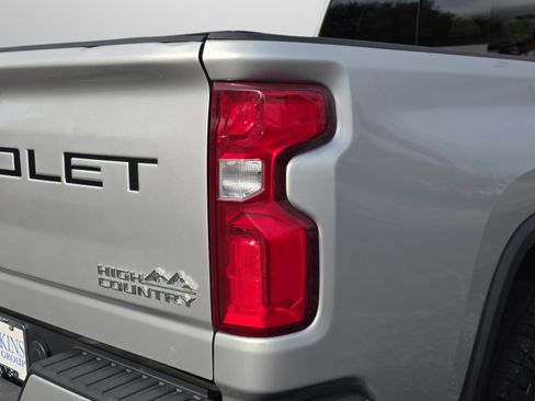 Used 2020 Chevrolet Silverado 2500 High Country w/ Technology Package image 44