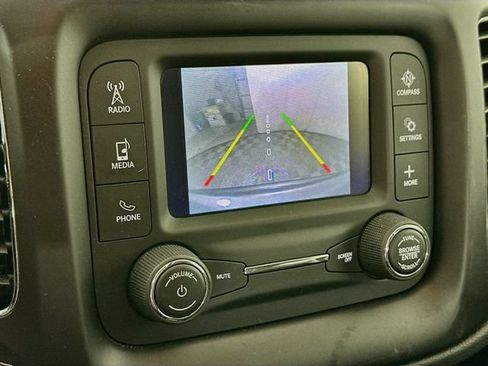 Used 2018 Jeep Compass Latitude w/ Cold Weather Group AWD/4WD image 17