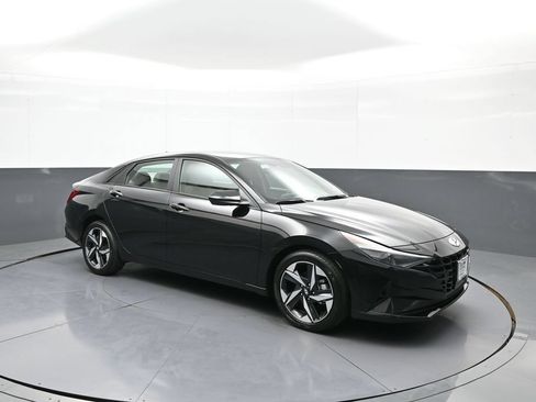 Certified 2023 Hyundai Elantra SEL w/ Convenience Package FWD image 4