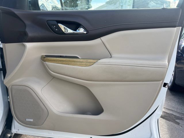 Used 2019 GMC Acadia Denali AWD/4WD image 16