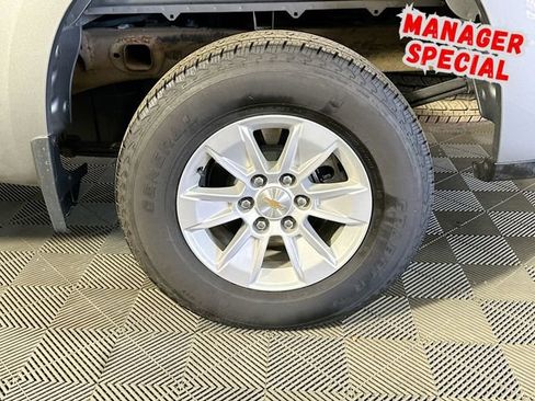Used 2025 Chevrolet Silverado 1500 LT AWD/4WD image 29