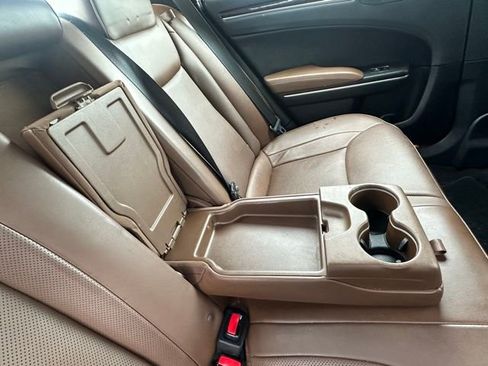 Used 2019 Chrysler 300 Limited RWD image 30
