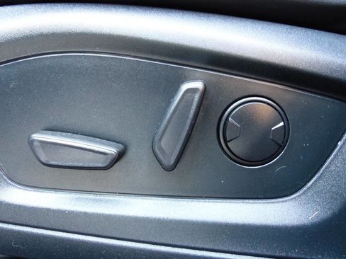 Used 2021 Ford Explorer XLT w/ Equipment Group 202A image 22