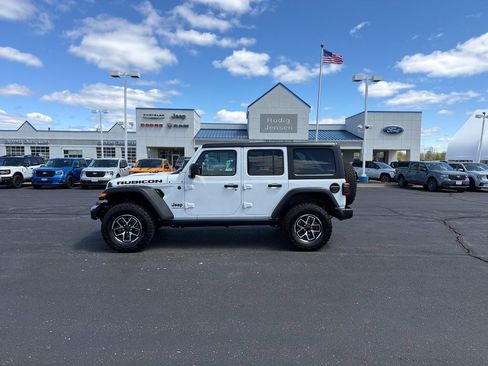 Used 2025 Jeep Wrangler Unlimited Rubicon AWD/4WD image 2