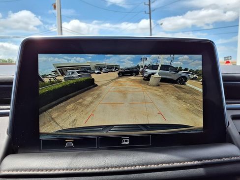 Used 2021 GMC Yukon AT4 w/ LPO, Illumination Package AWD/4WD image 11