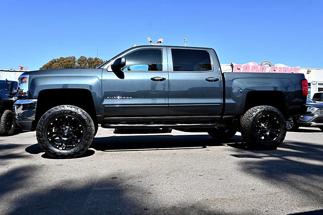 Used 2018 Chevrolet Silverado 1500 LT w/ All Star Edition RWD image 4