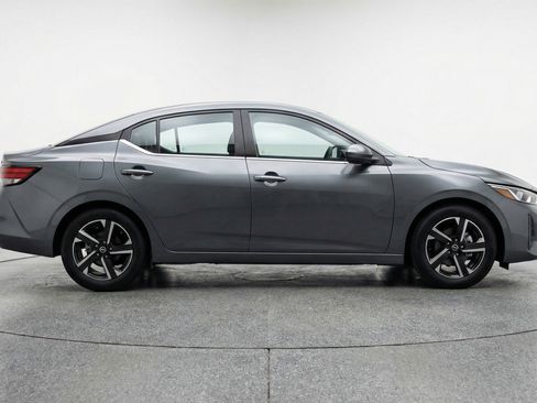 Used 2025 Nissan Sentra SV image 11