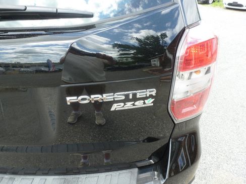 Used 2016 Subaru Forester 2.5i AWD/4WD image 9