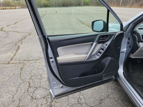Used 2018 Subaru Forester 2.5i AWD/4WD image 11